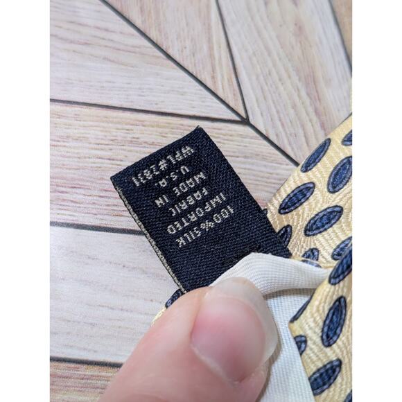 Savile Row Mens 100% Silk Necktie Made In USA Designer Geometric Dot Yellow Blue - Picture 4 of 6